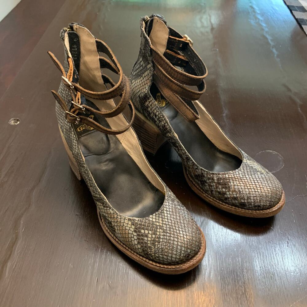 Women’s Freebird Randi Shoes Grey Snakeskin Size 8 EUC! - Picture 7 of 8